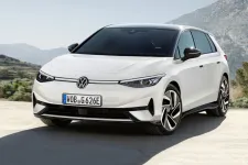 A Volkswagen ragaszkodik a Golf névhez, a következő generációba jut benzinmotor is