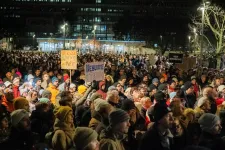 Több ezren tüntettek Pozsonyban Robert Fico kormánya ellen