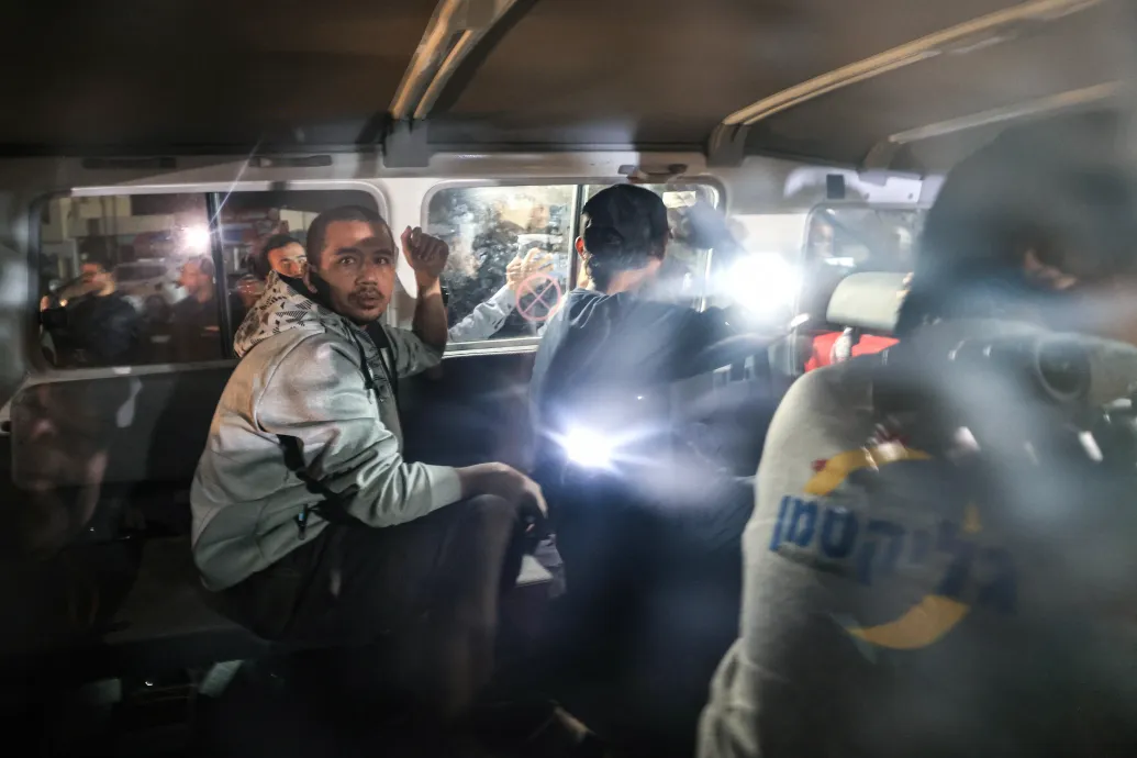 Miután megtelt a teherautó, fejbe lőtték két társamat, mert nem fért el több túsz