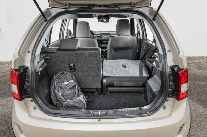 Alaphelyzetben 280, ledöntött hátsó ülésekkel 1100 literes csomagtartójával nem expedíciós jármű az Ignis, de az állítási lehetőség miatt így is elég praktikus – Fotó: autóMAGAZIN