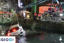 Hárman meghaltak, miután egy magyar rendszámú autó egy csatornába zuhant Hollandiában
