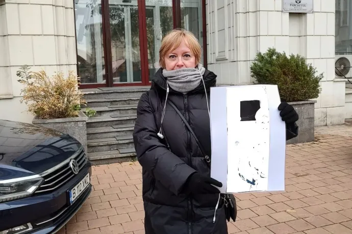 Tiltakozik a plágiumbotrányokat kirobbantó újságíró, aki ellen kompromittáló akciók zajlottak, de nem vizsgálták ki