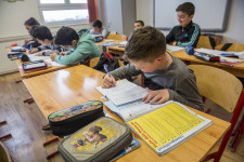 Az iskolakötelezettség korhatárának leszállítása mindenkinek csak ártott