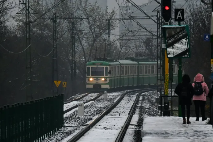 Nincs elég biztonságos HÉV-szerelvény, módosítani kell két vonal menetrendjét januártól