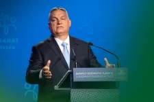 Egyre nagyobb terhet ró a nőkre Orbán családpolitikája