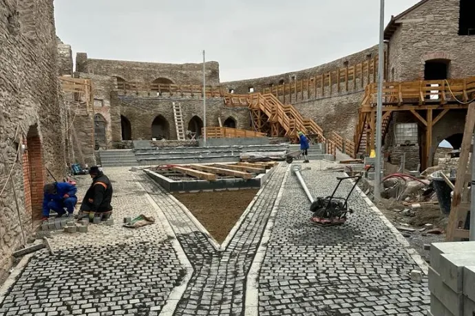 Végéhez közeledik Déva várának a felújítása, jövőre ismét látogathatják a turisták az erődítményt