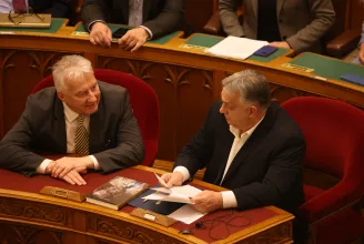 Fél évvel a választás előtt átírták a szabályokat, a Fidesz megszavazta a Mi Hazánk javaslatát