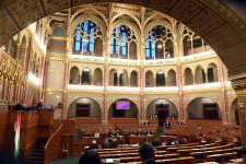 Egy sűrű napon a parlament alkotmányba véste a szuverenitásvédelmet