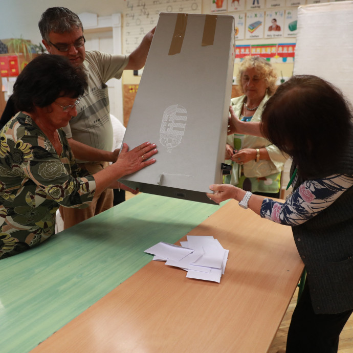 Tíz éve mindenki elakad azon az úton, amin Karsaiék mennének végig a népszavazásig