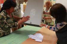 Tíz éve mindenki elakad azon az úton, amin Karsaiék mennének végig a népszavazásig