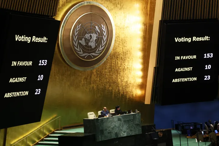A szavazás eredménye az ENSZ Közgyűlésének New York-i központjában december 12-én Fotó: Michael M. Santiago / Getty Images
