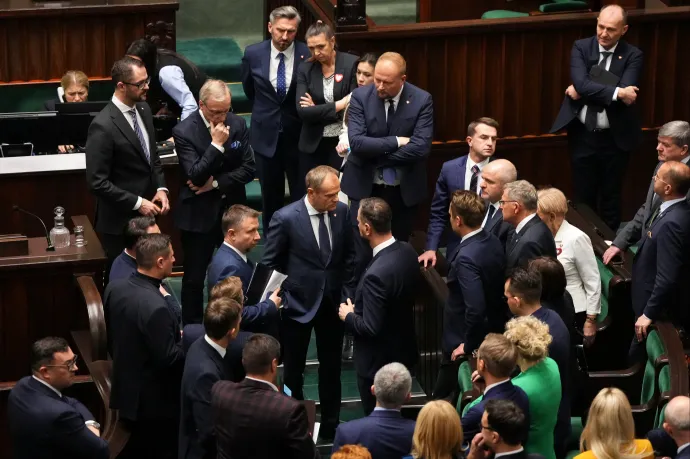 Még hivatalba sem lépett az új lengyel kormány, de máris jól szétcsapta a tőzsdei árfolyamokat