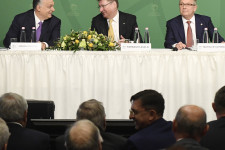 Mindenki jobban jár, ha a kormány és a jegybank is a saját dolgával foglalkozik