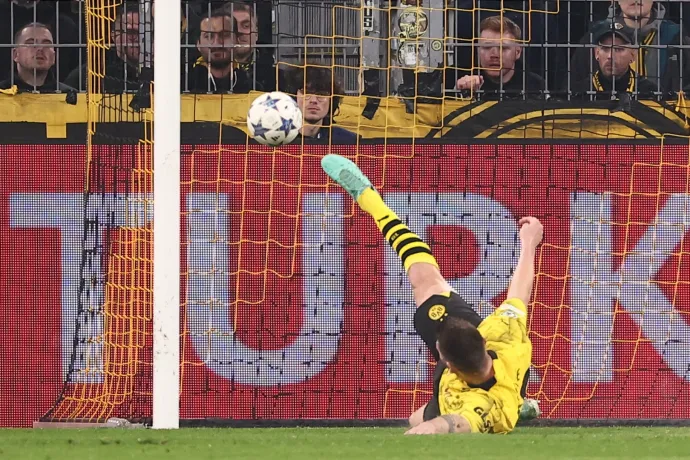 A BL-szezon mentését mutatta be a Dortmund védője, a gólvonal elől rúgta ki a kapuba tartó labdát