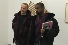 Egy pedofíliával vádolt orosz divattervezőt tett meg vezető dizájnernek Kanye West