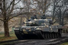 Megkapta a honvédség az első koronaékszereket, a Leopard tankokat