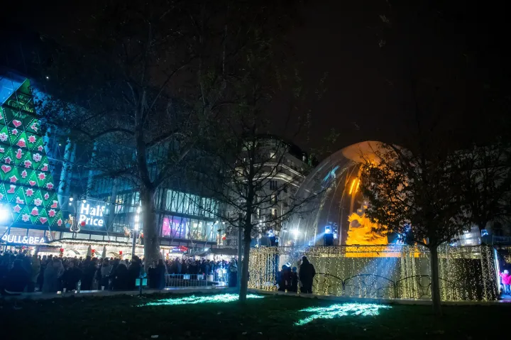 A Vörösmarty téren nyomják meg a legjobban a cerkát az árusok Kelet-Közép-Európában