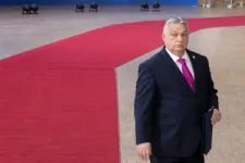 Orbán a kávé mellett még a mosdóba is beugrott, amikor az uniós csúcson elhagyta a termet a szavazás előtt