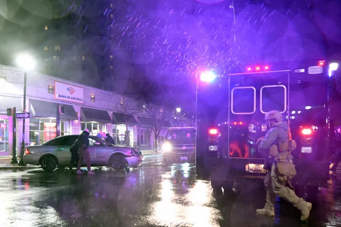 Nekiment egy sofőr a Biden konvoját biztosító autók egyikének