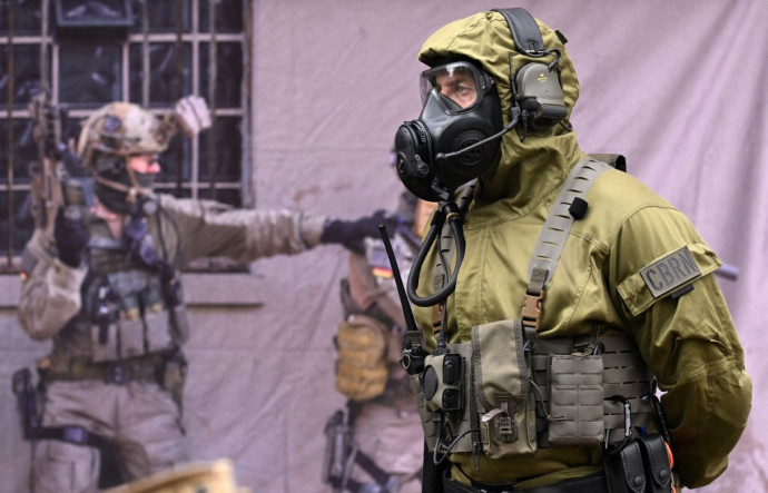 Felfegyverezné Európát az évtized végére a német védelmi miniszter