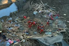 Földrengés pusztított Kínában, mínusz 14 fokban kutatnak a túlélők után