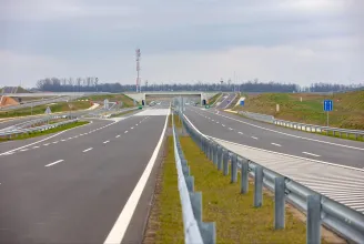 Harminckilenc híd és négy völgyhíd is épül majd a 400 milliárdba kerülő M76-os autópályán