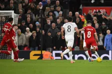 Szoboszlai Dominik megint bombagólt lőtt, 5-1-re nyert a Liverpool a Ligakupában