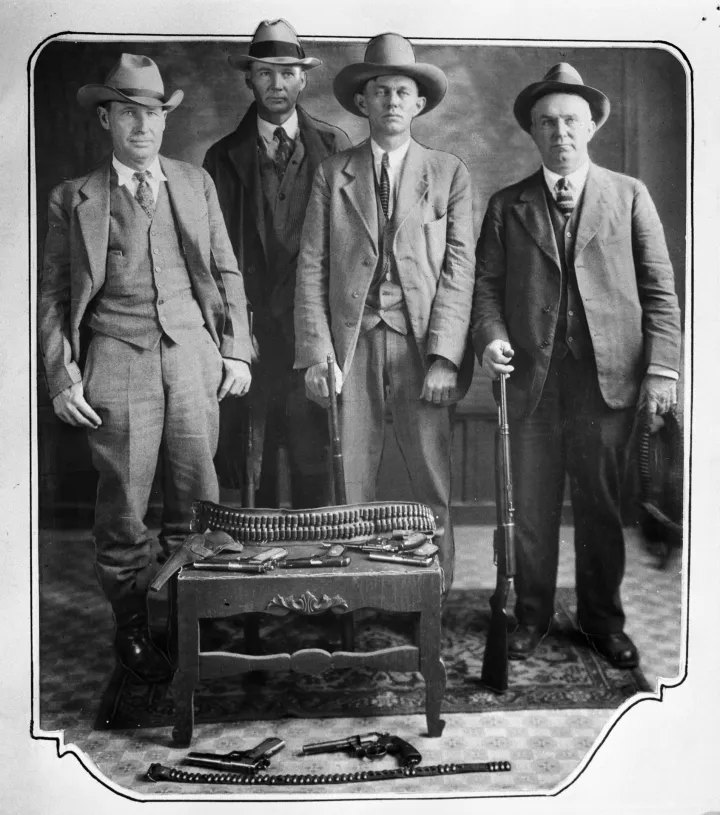 A négy rendőr, akik elfogták Robert Hillt és Henry Helmst – Forrás: Fort Worth Star-telegram Collection / University of Texas at Arlington Libraries