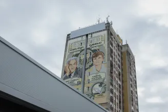 Elkészült Karikó Katalin közel 30 méteres óriásportréja Szeged legmagasabb lakóházán