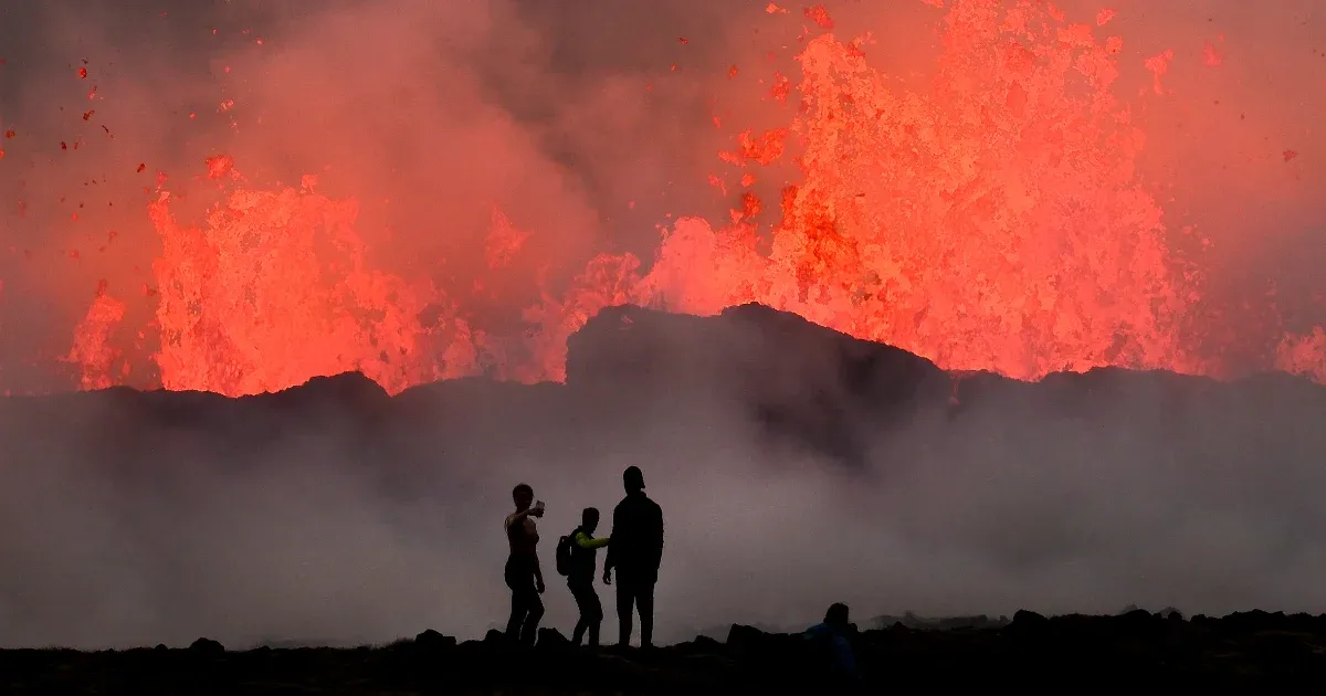 Why did the volcanic eruption in Iceland end suddenly?