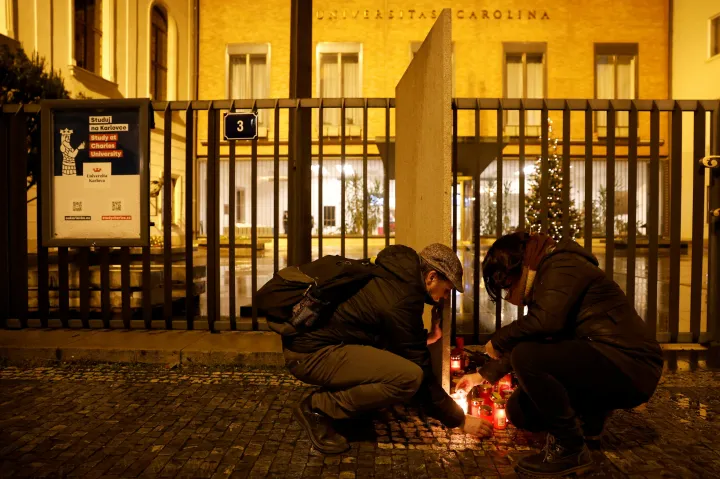 Szombatra nemzeti gyásznapot hirdettek Csehországban a prágai lövöldözés miatt