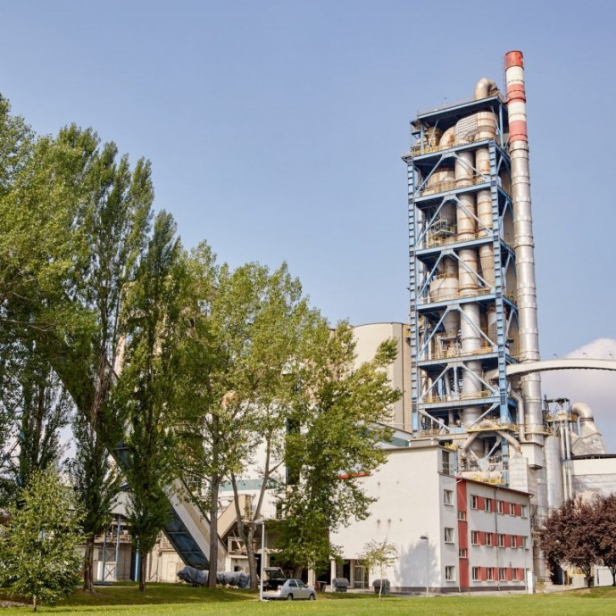 Rákapcsolt idén a kifektetésre Mészáros Lőrinc, horvát agrárcég után bosnyák cementgyárat vett