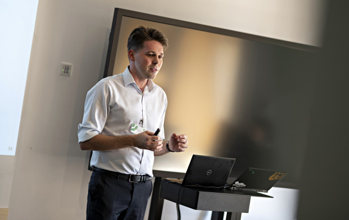 A vállalati hierarchia lebontása is segíti a magyar ChatGPT fejlesztését