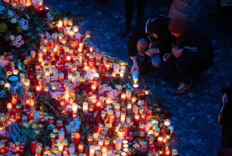 Nemzeti gyásznapot tartanak Csehországban a Károly Egyetemnél történt támadás áldozataira emlékezve