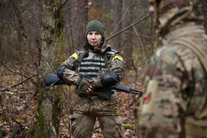 Nem kell többé bokszeralsóban harcolniuk az ukrán hadseregben a nőknek