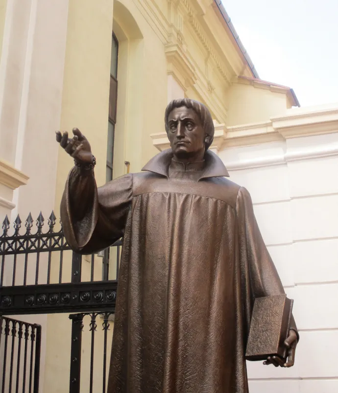 Dávid Ferenc szobra Kolozsváron (szobrász: Gergely Zoltán) – Forrás: Wikipédia