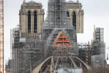 Felhördültek a franciák: kortárs ablakokat tenne a Notre-Dame-ba a párizsi érsek