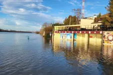 A Duna áradása miatt nem jár a 2-es villamos, és több utat is lezártak az országban