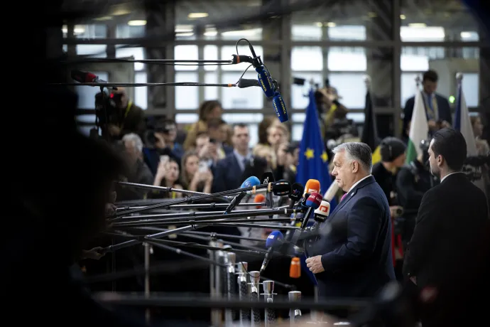 Orbán Viktor miniszterelnök újságíróknak nyilatkozik az Európai Unió tagországai állam- és kormányfőinek kétnapos tanácskozása előtt Brüsszelben 2023. december 14-én – Fotó: Fischer Zoltán / Miniszterelnöki Sajtóiroda / MTI