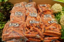 Január elsejétől tilos lesz műanyag csomagolásban árulni a friss zöldséget és gyümölcsöt Franciaországban