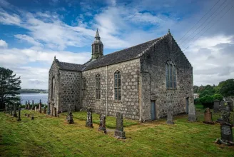 Pár száz éves skót templomot egy Kádár-kocka áráért?