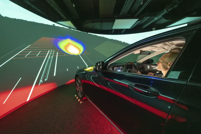 A Mercedes fényszimulátorában már a prototípus elkészítése előtt tesztelhetik egy-egy új fényszóró, valamint a szoftvere működését – Fotó: autóMAGAZIN