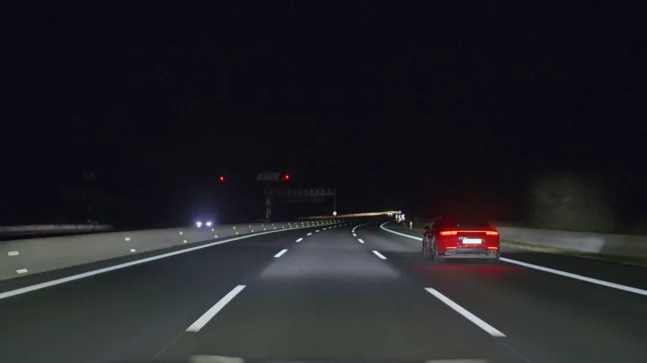 Volkswagen's high-resolution LED headlights can also display information on the road depending on the situation, among other things to help keep lane - Image: autoMAGAZIN