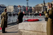 A Gellért-hegy szétrobbantása helyett került a Hősök terére a kőtömb, aminek semmi köze a tér szobraihoz