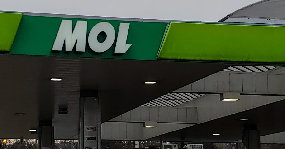 Két részletben kapjuk a 41 forintos üzemanyagár-emelést