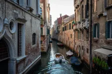 Velence júniustól 25 főben korlátozza a turistacsoportok számát