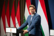 Gulyás Gergely szerint megjósolhatatlan, hogy Orbán a februári EU-csúcson nem megy-e ki megint kávézni