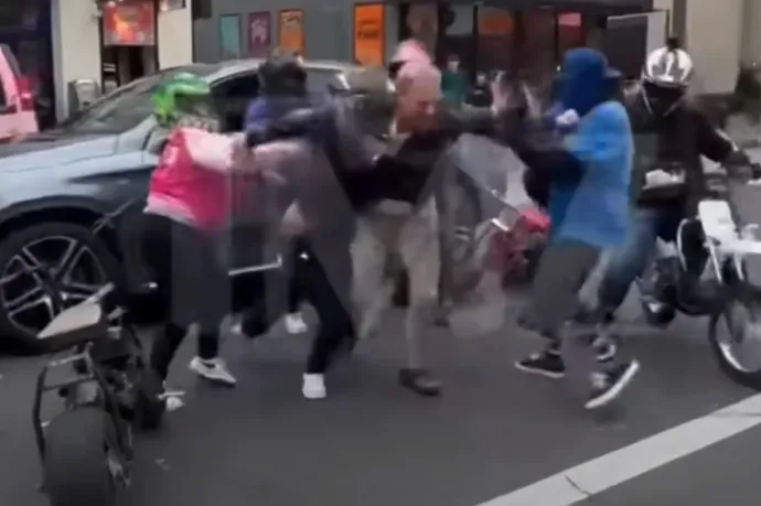 Hollywood főutcáján motorosokkal verekedett a Sharknado-filmek és a Beverly Hills 90210 sztárja