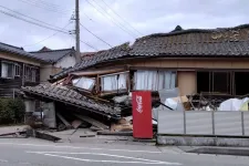Evakuációs központokban éjszakáznak a cunamik és utórengések miatt aggódó japánok