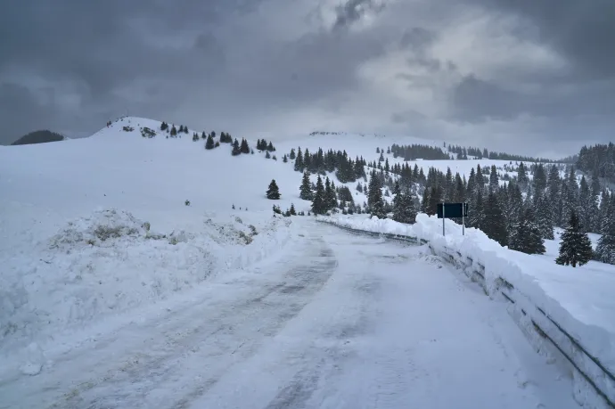 Havazás és hóviharok várhatók a romániai hegyvidéken péntek reggelig